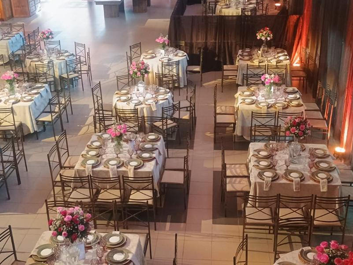 Mesa posta para casamento elegante